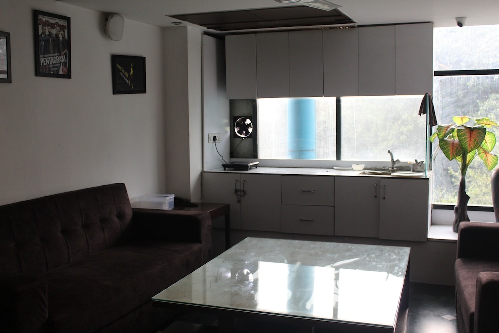 Flourish Inn Saket opposite Max Hospital
