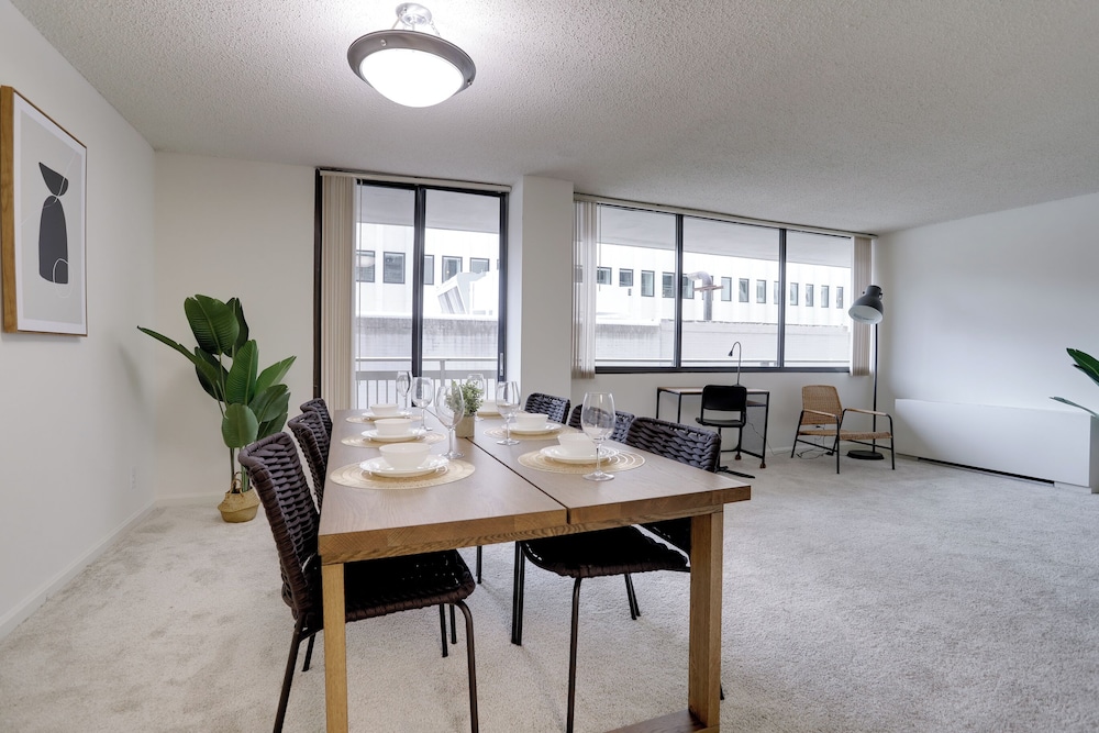 DC Airport Metroline Apartments