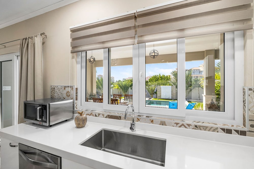 Amazing 4BR 3BA Villa Palm Beach w NEW Pool