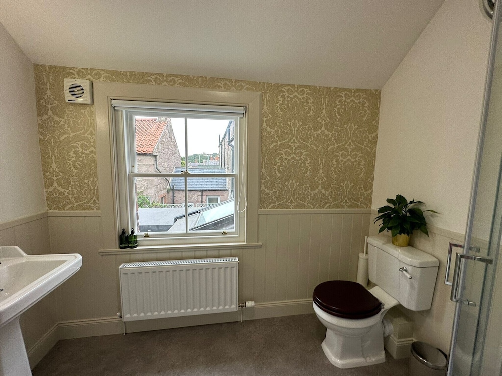 Berwick-upon-Tweed Vacations - The Victoria Hotel - Property Image 8