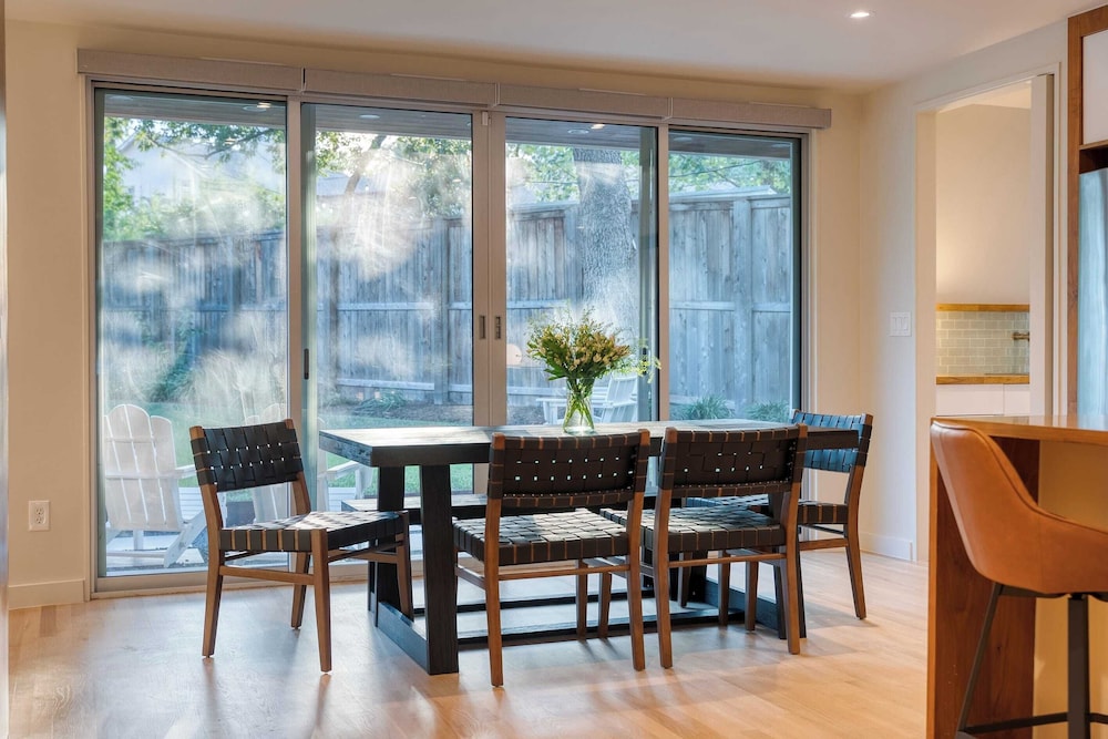 Modern Austin Home w/ Pool, Putting Green & Coffee Nook Townes Retreat by Avantstay
