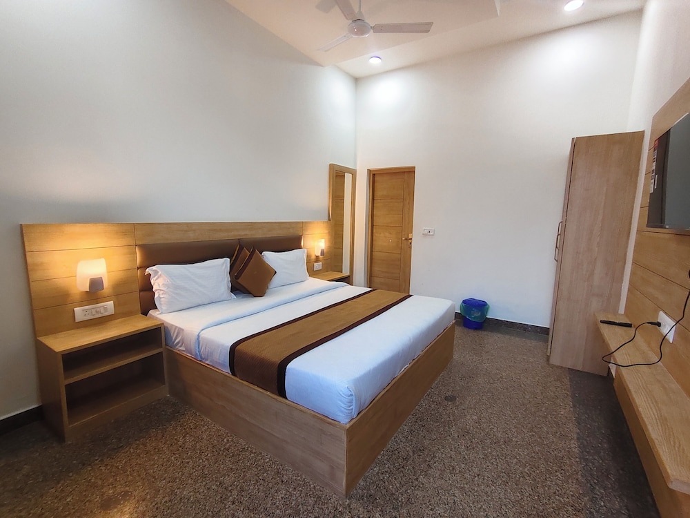 Hotel Devi Ram Atithi Bhawan Vrindavan By HRG