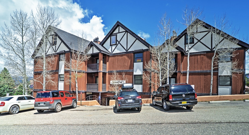 Angel Fire Condo w/ Fireplace: Half-mi to Ski Lift