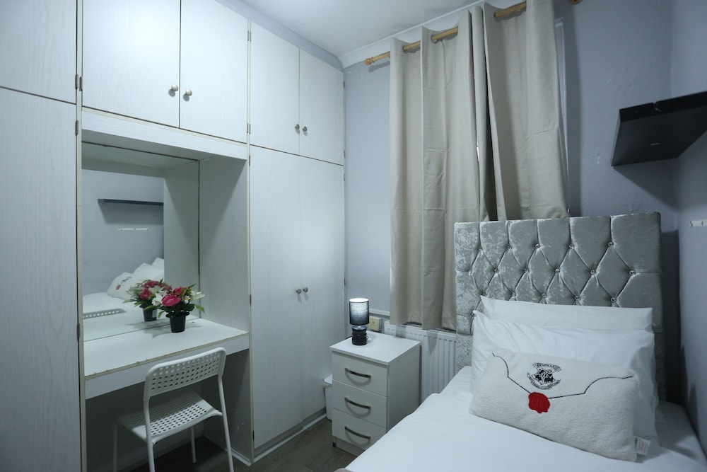 Heathrow roomzzzz B&B