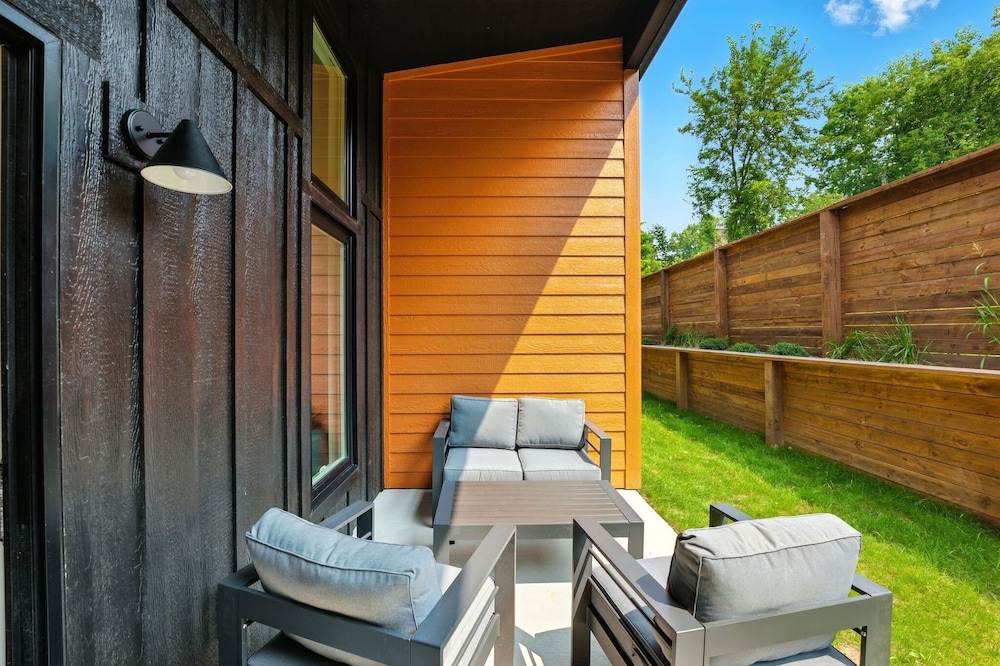 500 House - Unit C 1 Bedroom Townhouse
