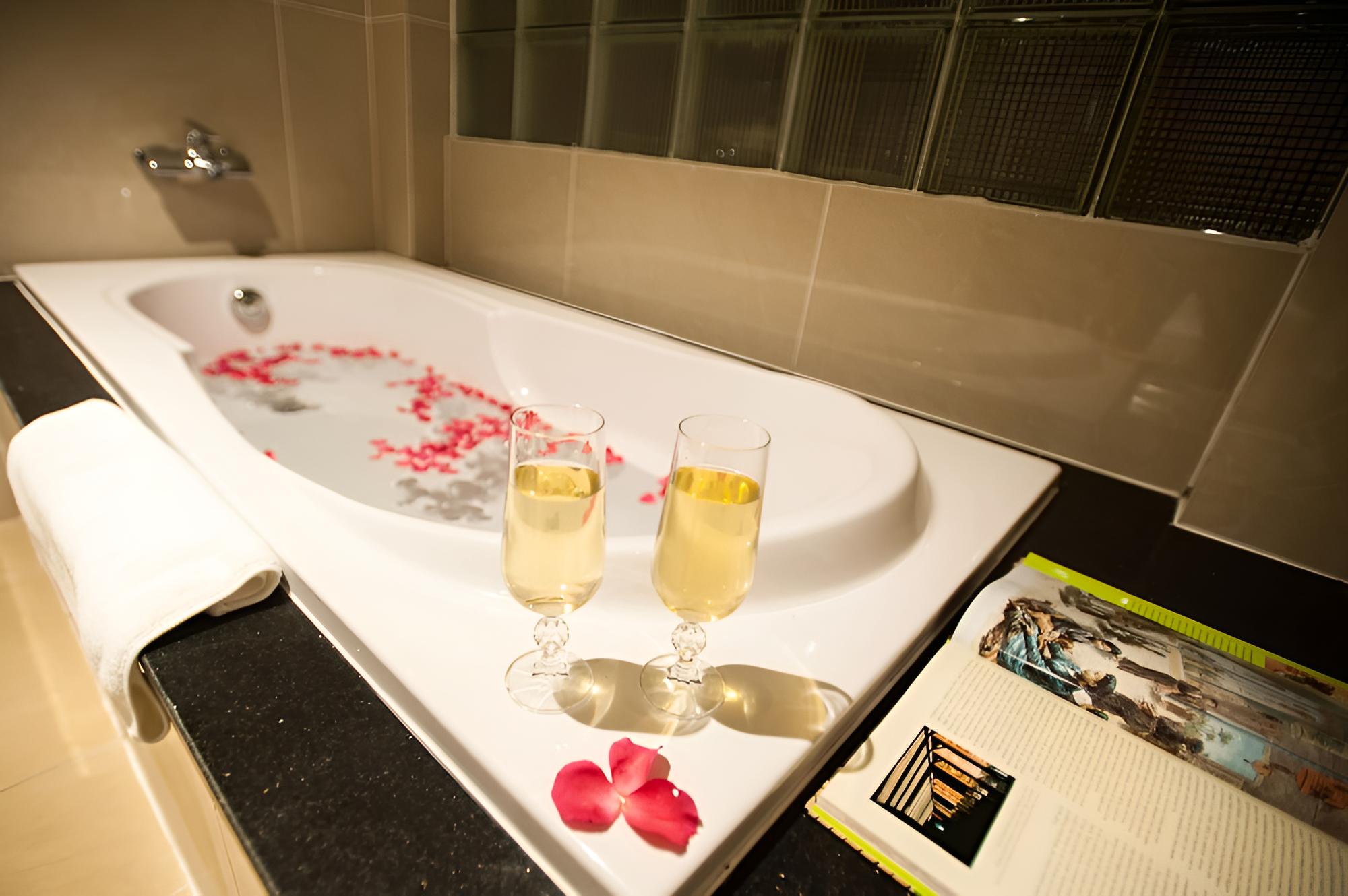 Mon Regency Hotel