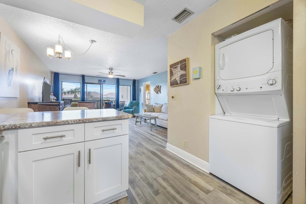 Treetop Beach Condo Sleeps 7!
