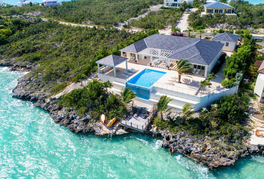 5 BR Waterfront Villa On Chalk Sound Blue Water