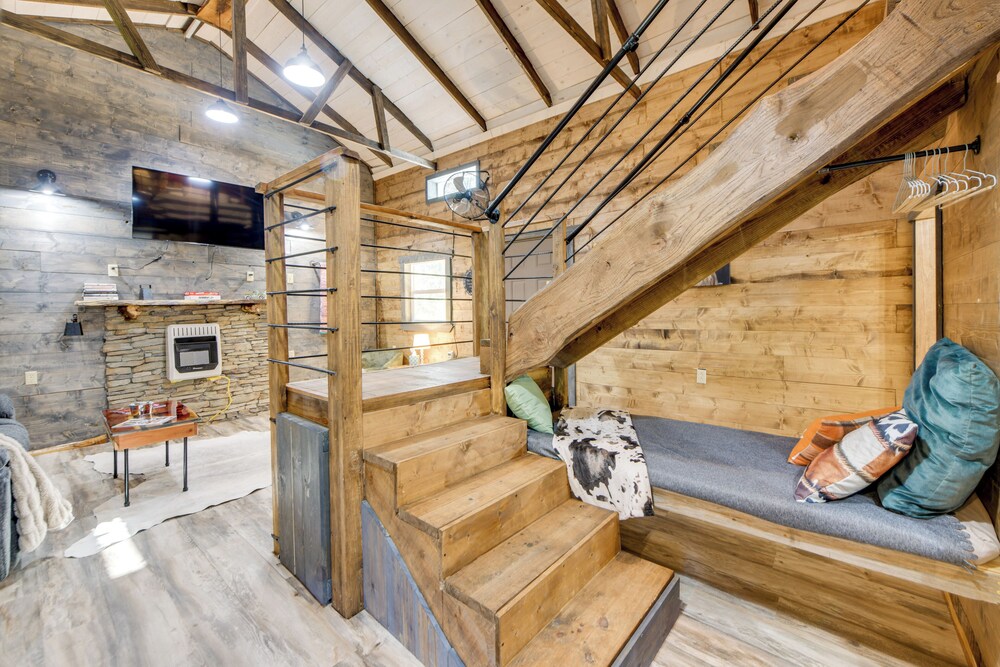 Lake Eufaula Access: Cozy Wood Cabin w/ Yard!