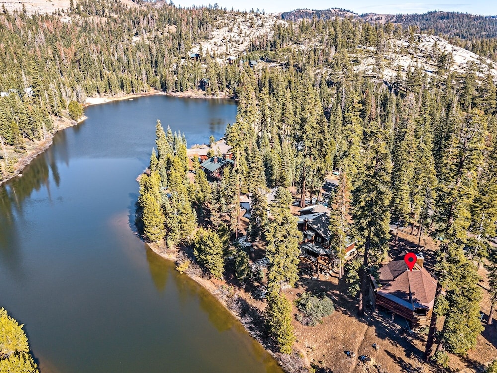 Pet Friendly Mountain Getaway - Vh16 3 Bedroom Home by Redawning view 4