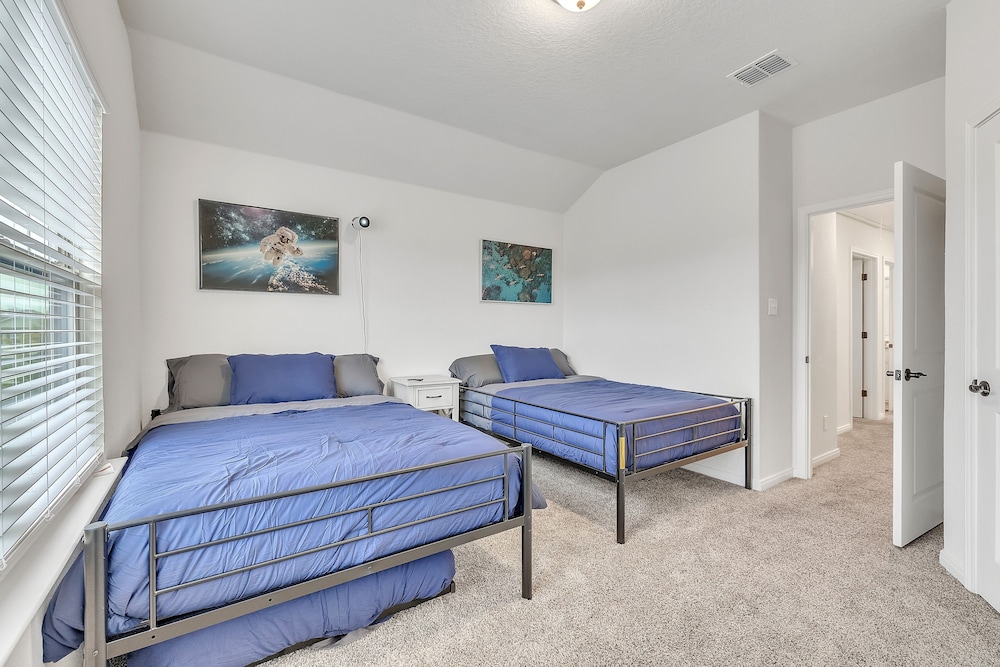 Modern 3br In Gated Community Near Jbsa & Seaworld 3 Bedroom Duplex