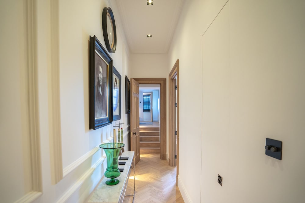 Cadogan Square - 2 Bedroom Apartment V
