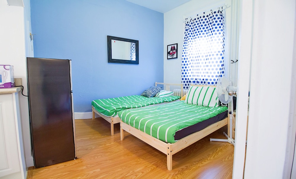 Studio Apartment near Kensington Market – Unit 3 - Image 4
