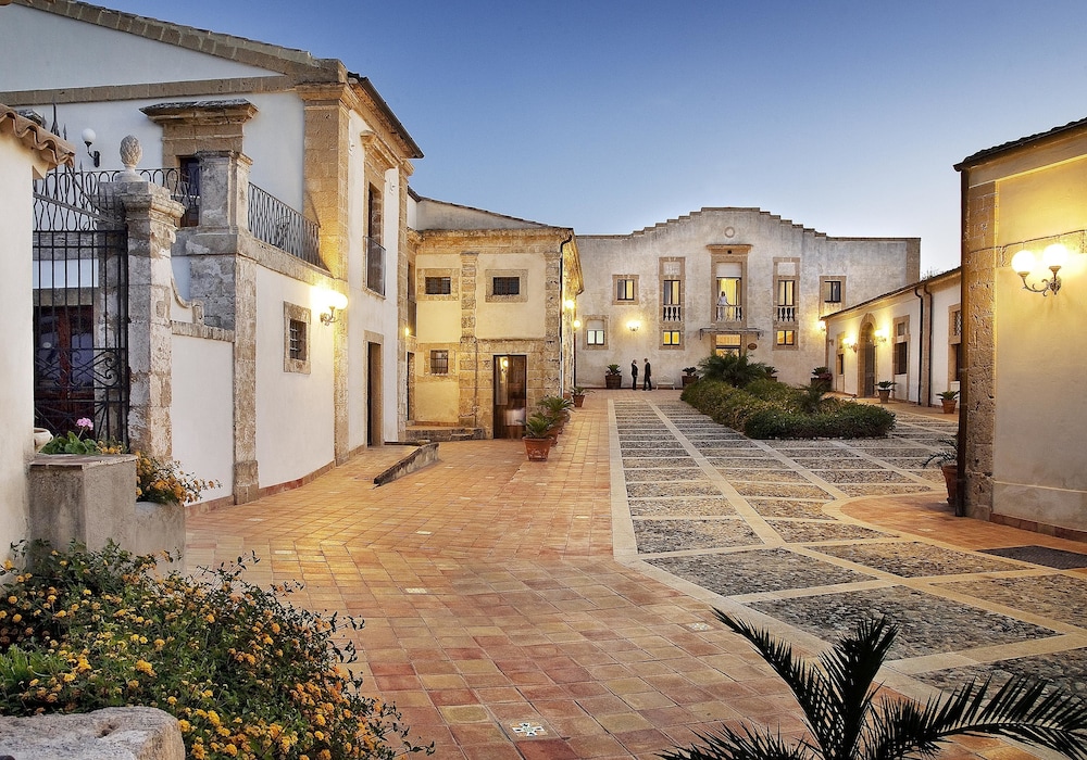 Hotel Villa Favorita - Image 1