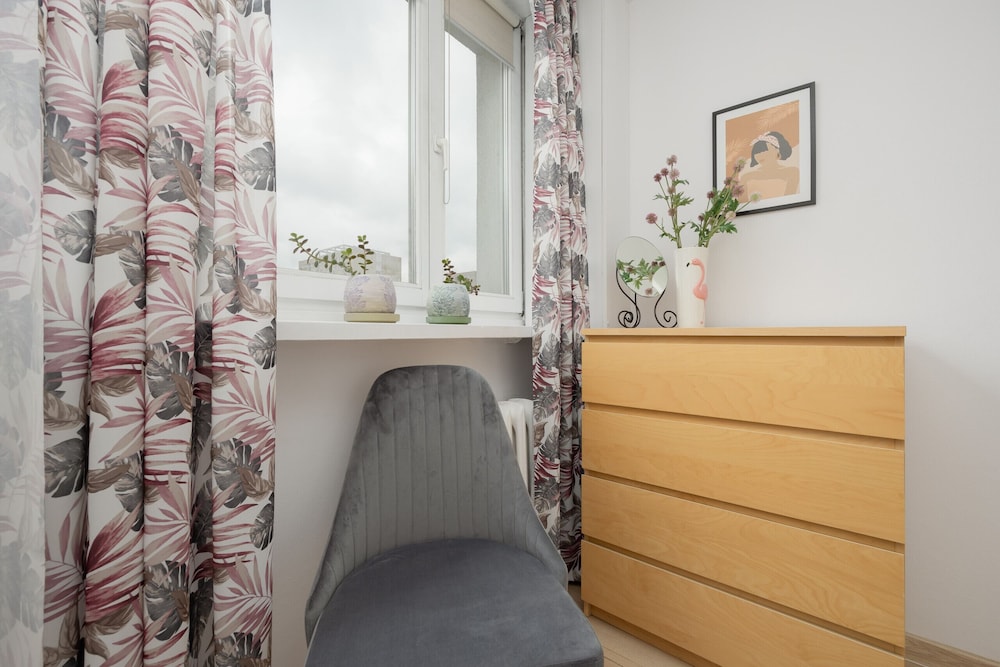 City Flowers Apartment Warsaw by Renters view 4