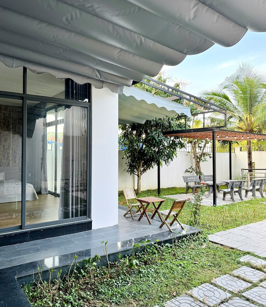 HOMESTAY HALONA