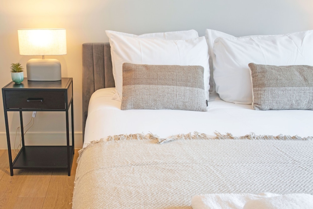 Accomodo London Southbank - Spacious & Elegant Apartments near Big Ben & London Eye