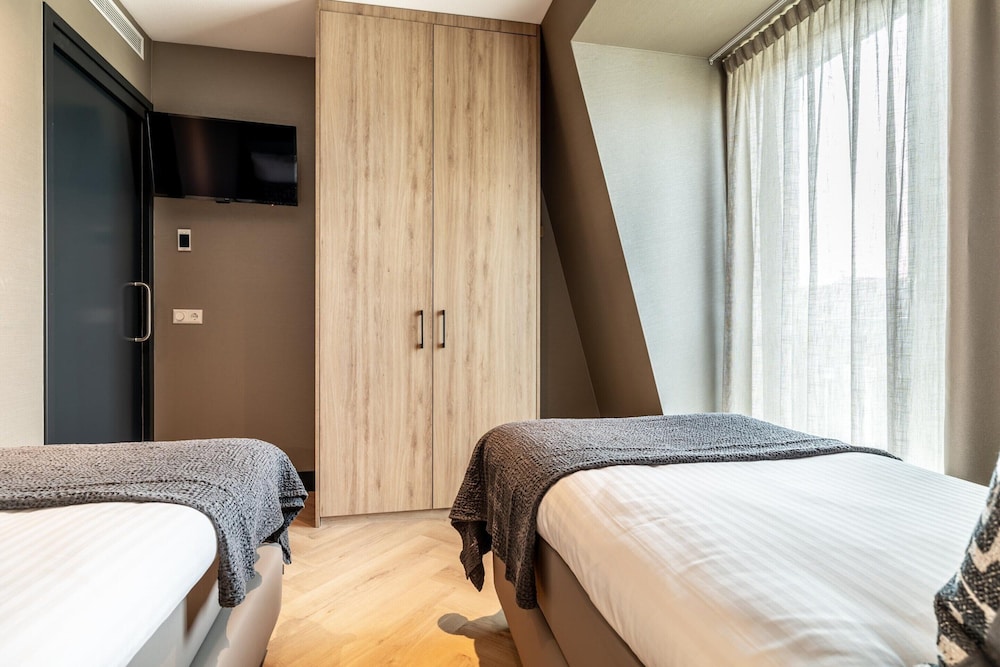 Family Apartment w/ Bunk Beds