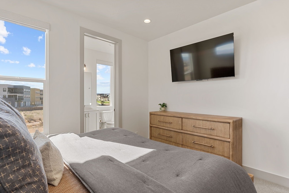 Coastline Cottage 5 Bedroom Townhouse