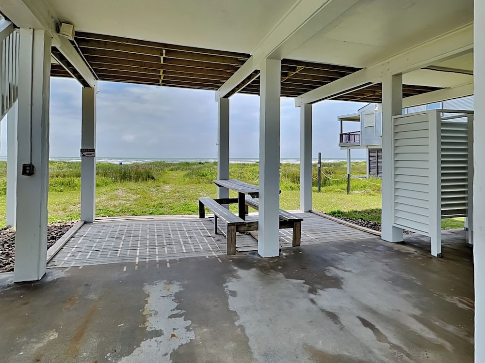 Whispering Sands Beachfront by Ryson Vacation Rentals
