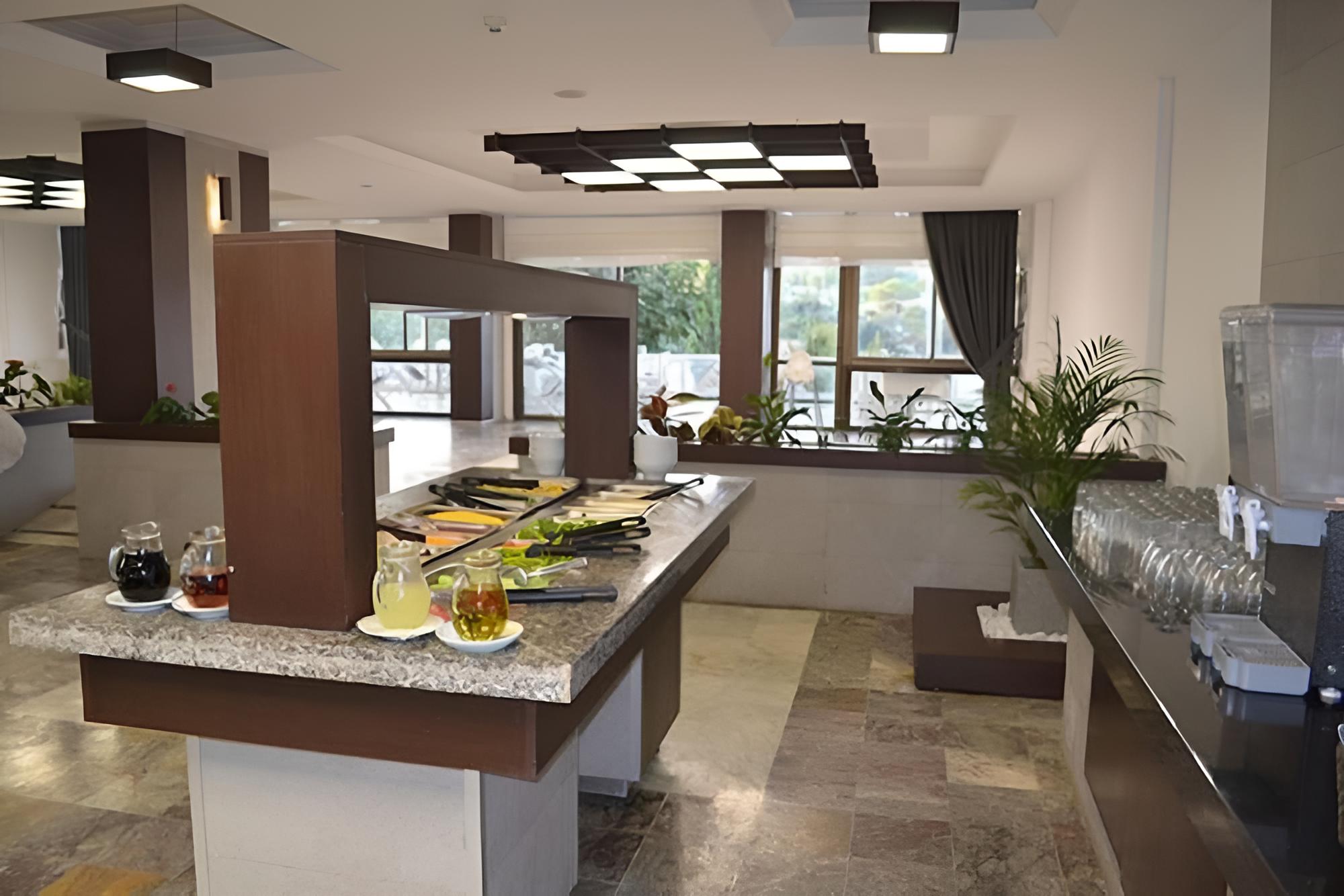 Ladin Hotel