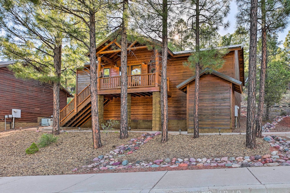Peaceful Pines Cabin ~ 3 Mi to Fool Hollow Lake! view 5