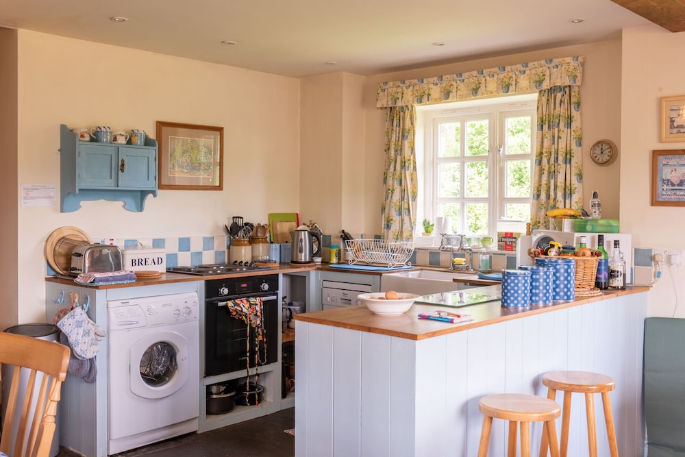 Alltybrain Farm Cottages and B&B