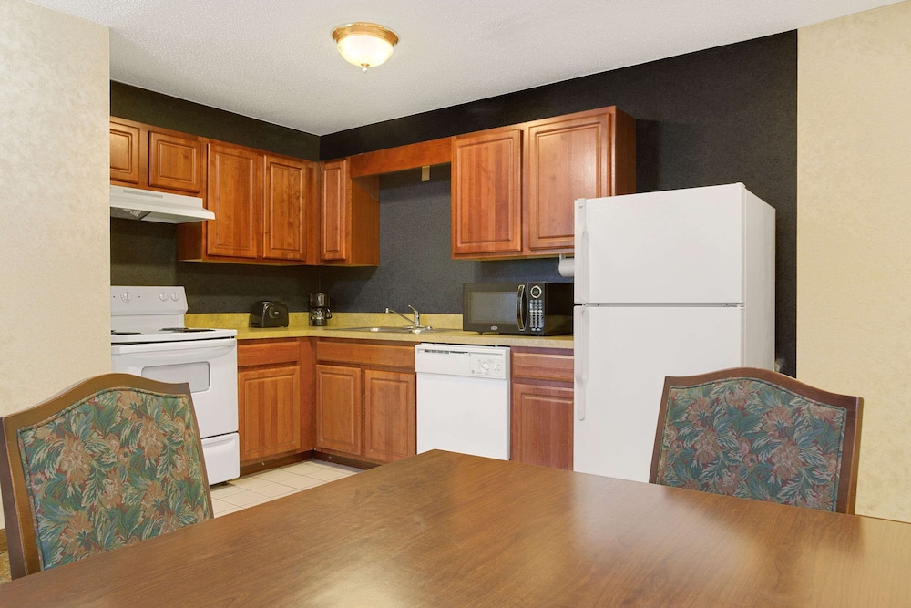 Hawthorn Extended Stay by Wyndham Cincinnati/Sharonville - Property Image 16