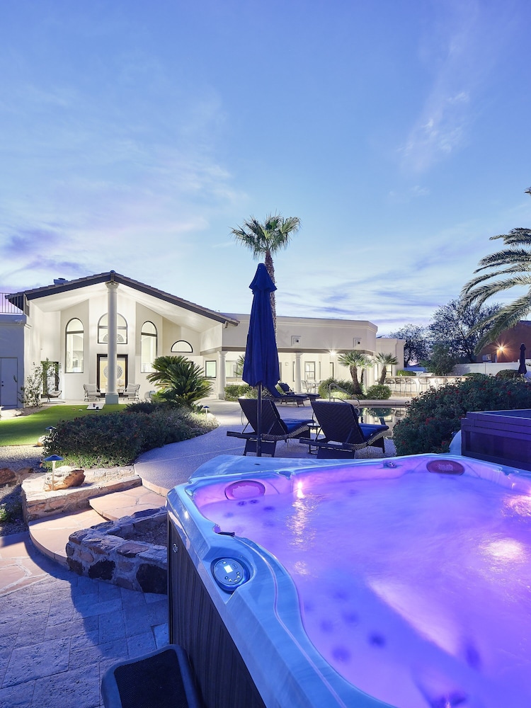 Luxury Mountain Estate-pool-spa-bbq+bar-fire pit