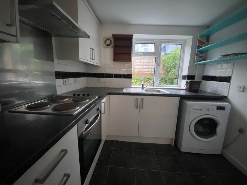 Lena St - 3 Bedroom House - Sleeps 6 - Wifi