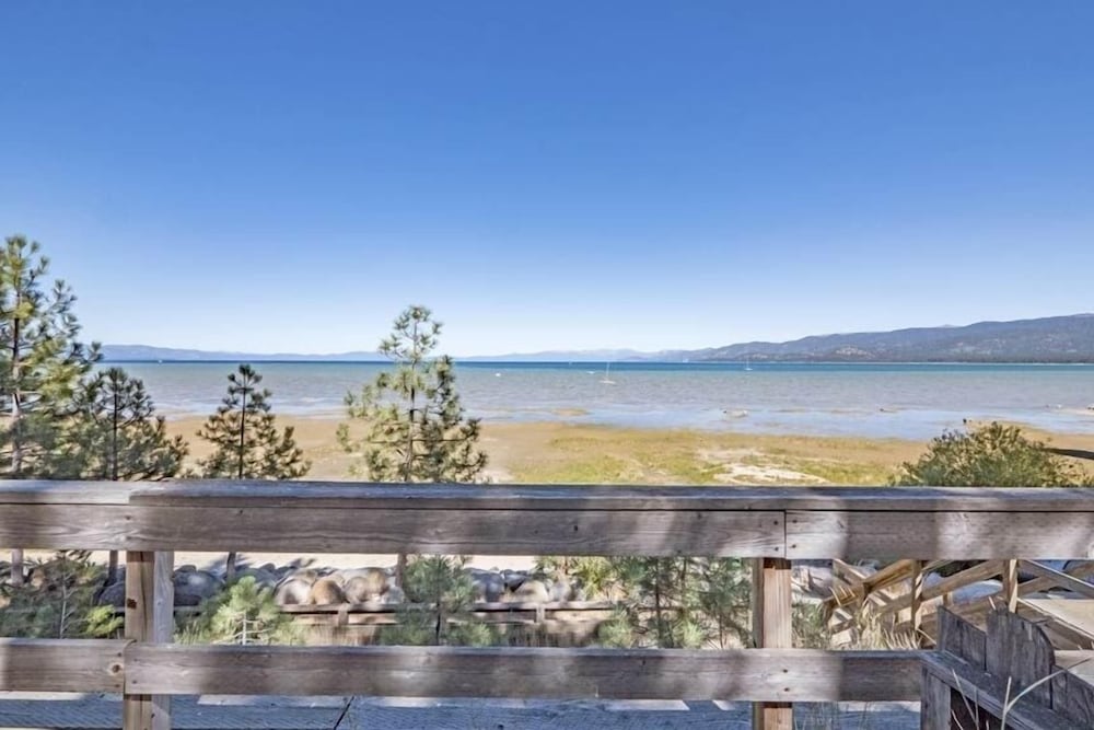 Lake Tahoe Vacations - 3195 Pasadena Avenue 6 Bedroom Home by RedAwning - Property Image 4