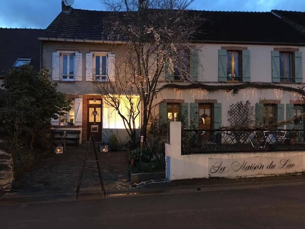 La Maison du Lac - Near Plage de Bonnu