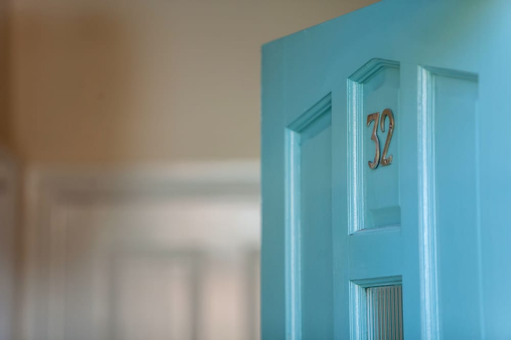 Apartment 32