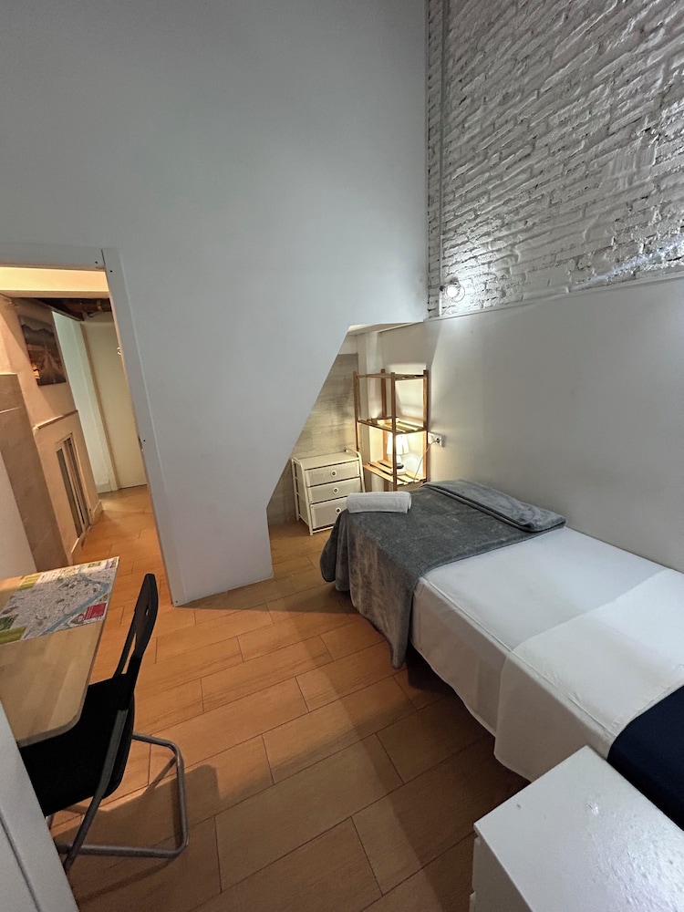 airbhouse private rooms & apartments