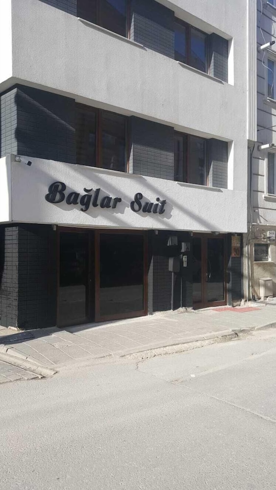 Baglar Suit view 4