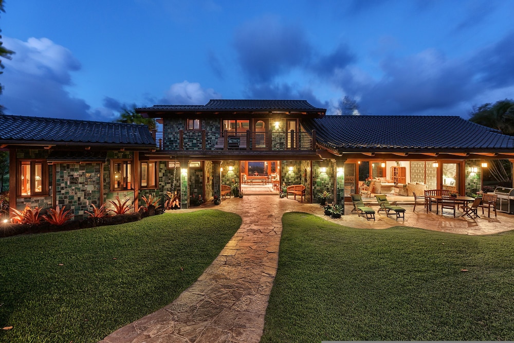 Sea Song in Kilauea With 4 Bedrooms and 6 Bathrooms