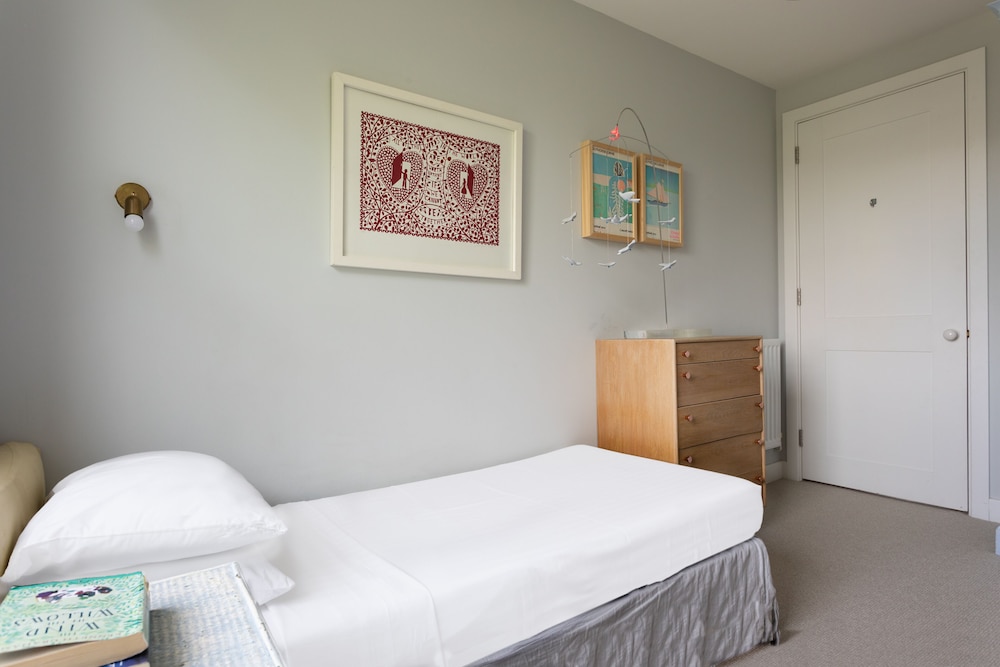 Oakington Road by Onefinestay