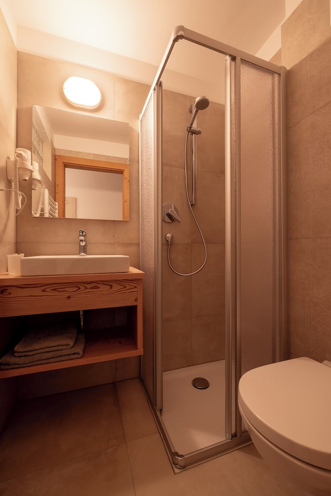 SAN PIETRO Dolomiti Small Budget Hotel