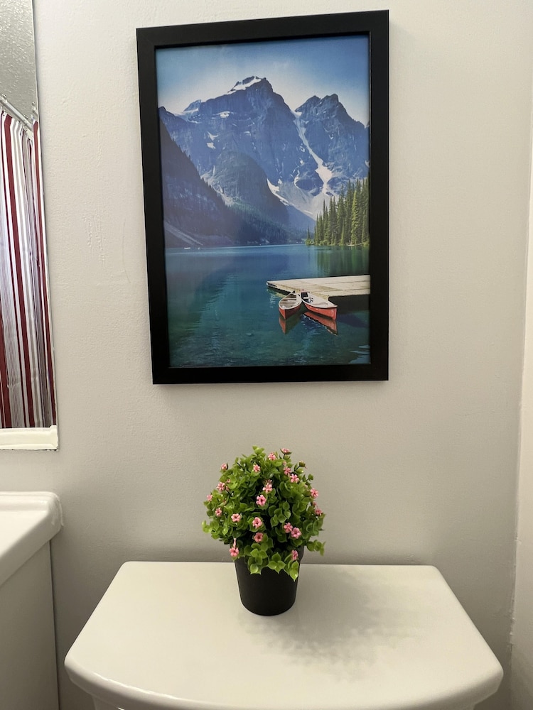 Monashee Motel