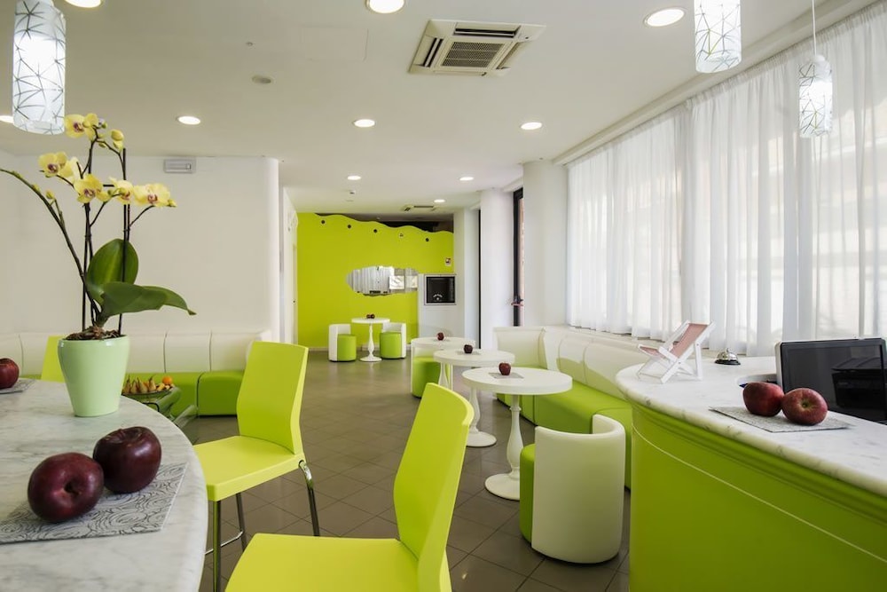 Hotel Scarlet