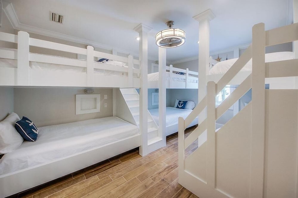 Costa Del Mar 5 Bedroom Holiday Home by Five Star Properties