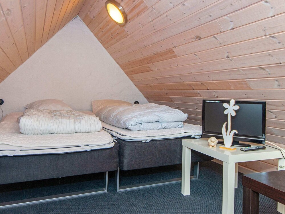 Seaside Holiday Home With Ocean View view 4