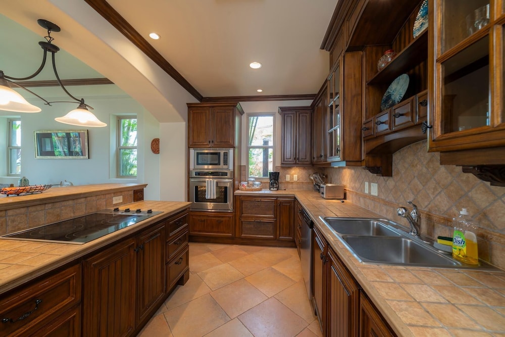 Montebello 2E 3bdrm 3bath Ocean View