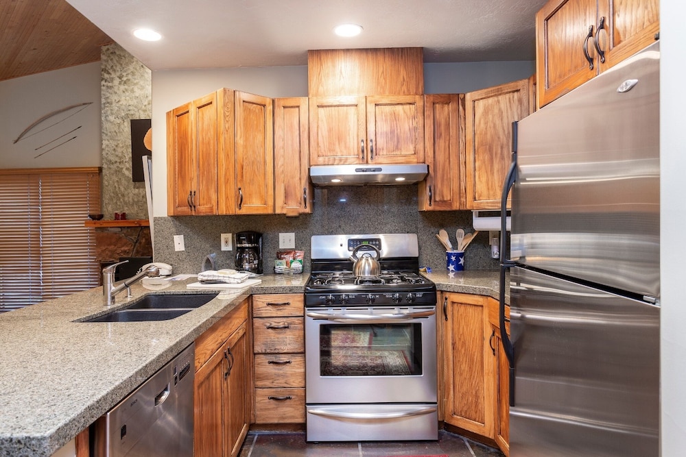Courchevel at Deer Valley Resort - One Bedroom Condo with Hot Tub # C202 1 Condo