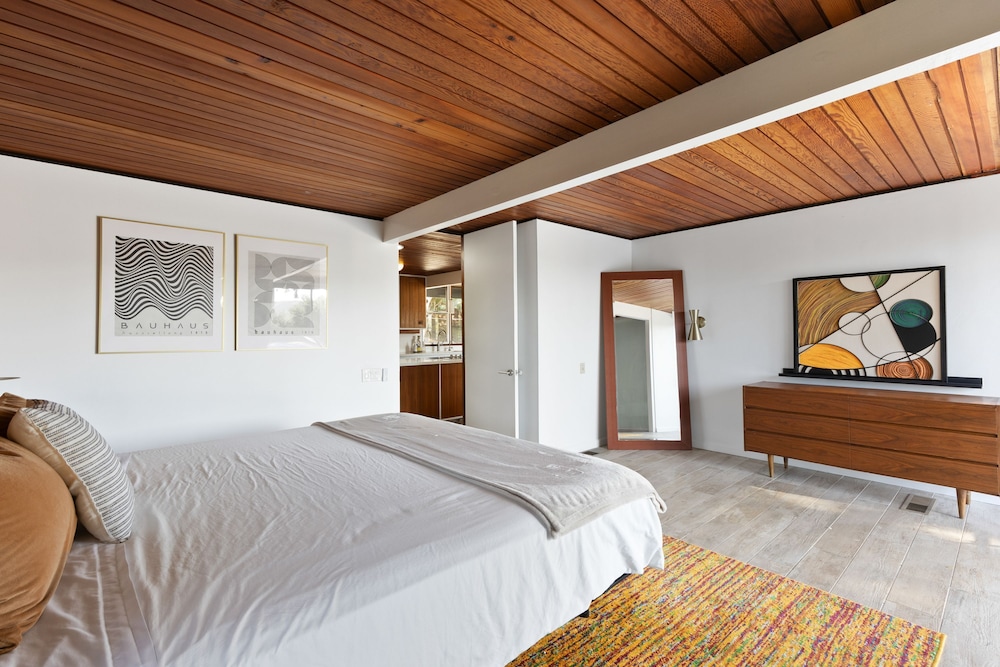 Mid-century Masterpiece With Pool Spa Tesla