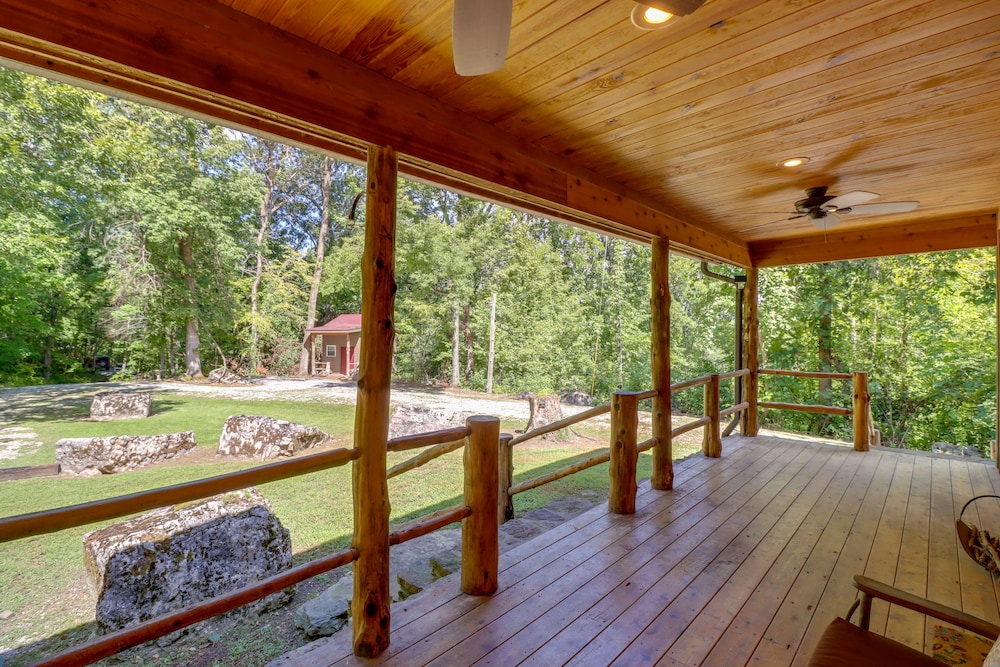 Romantic Mountain View Cabin Rental Near Downtown! view 4