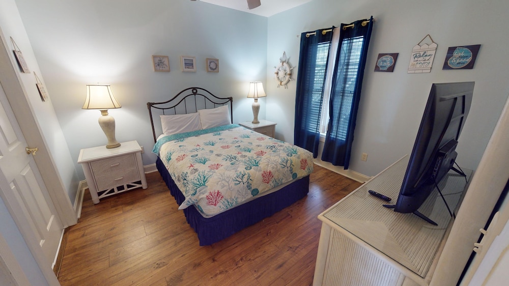 Magnolia Pointe Luster Leaf 4886-101 3 Bedroom Condo