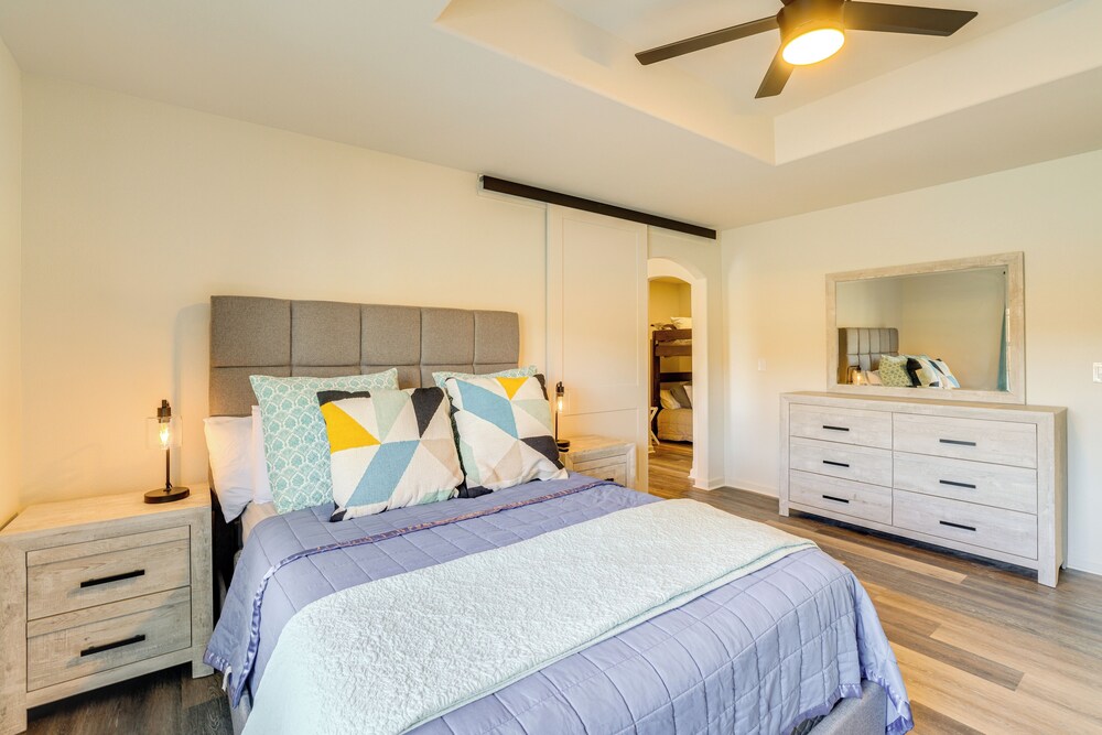 Lakefront Retreat w/ Game Room in Bella Vista!