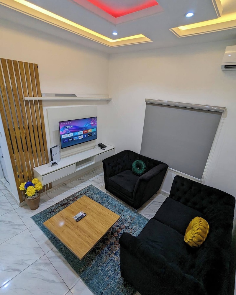 Urban Edge Comfort Apartment