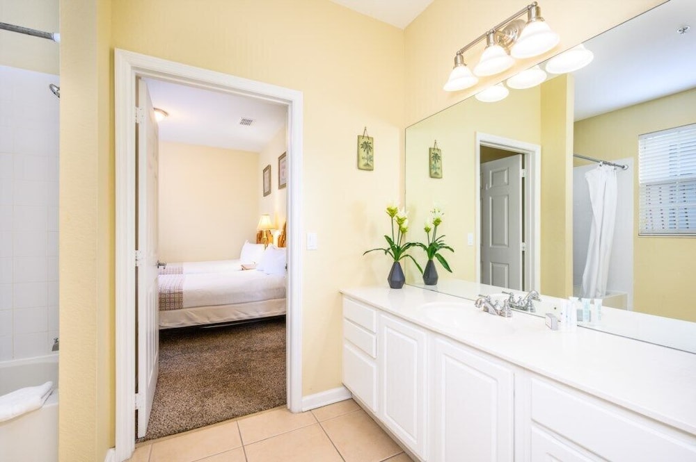 New Listing Beautiful Condo, Vista Cay - 3017